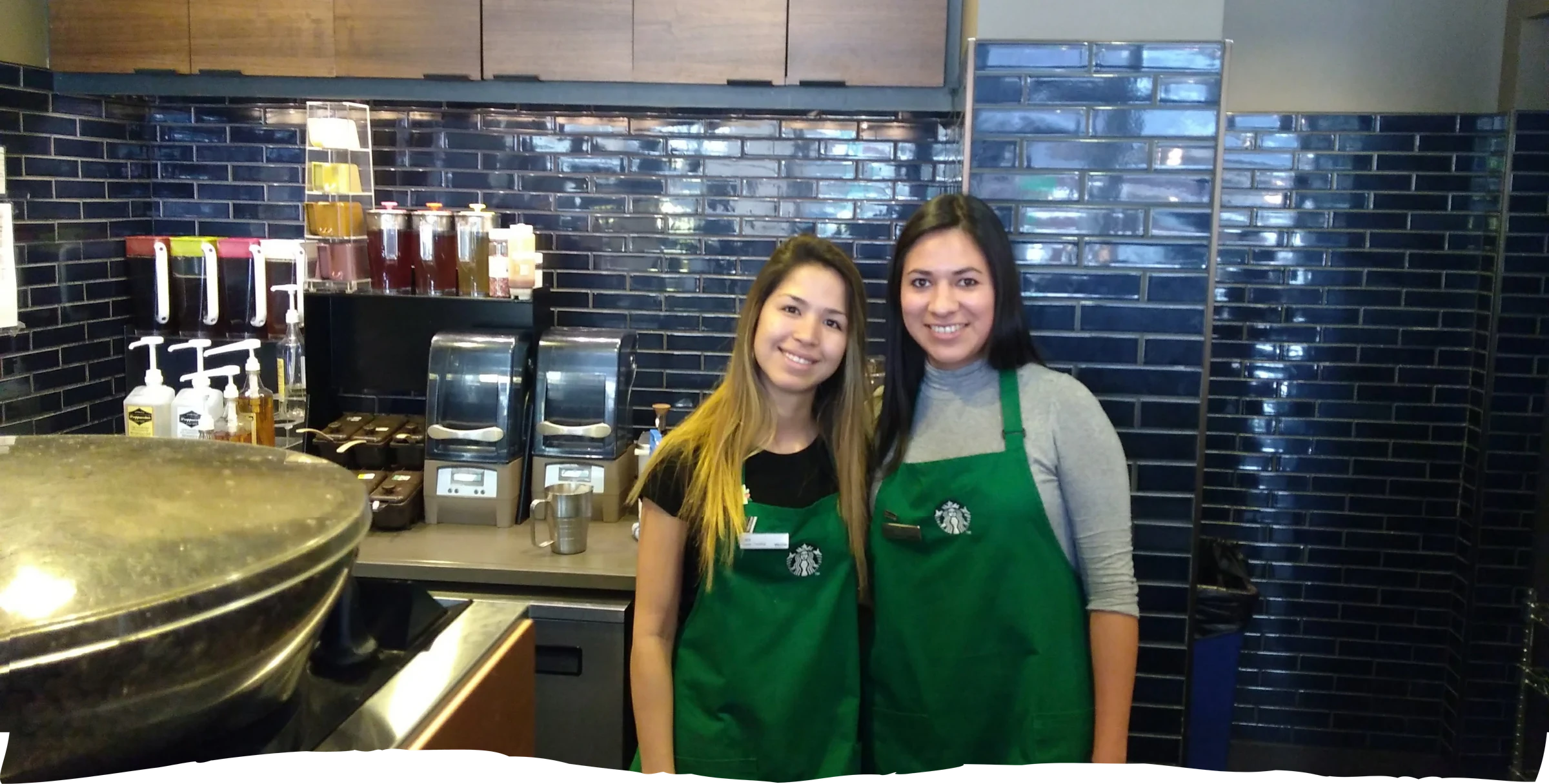 Participantes de Work and Travel trabajando en Starbucks