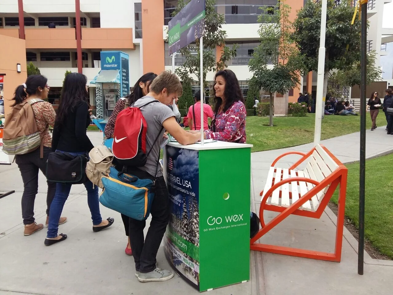 Stand de Go Wex en una feria de programas de intercambio