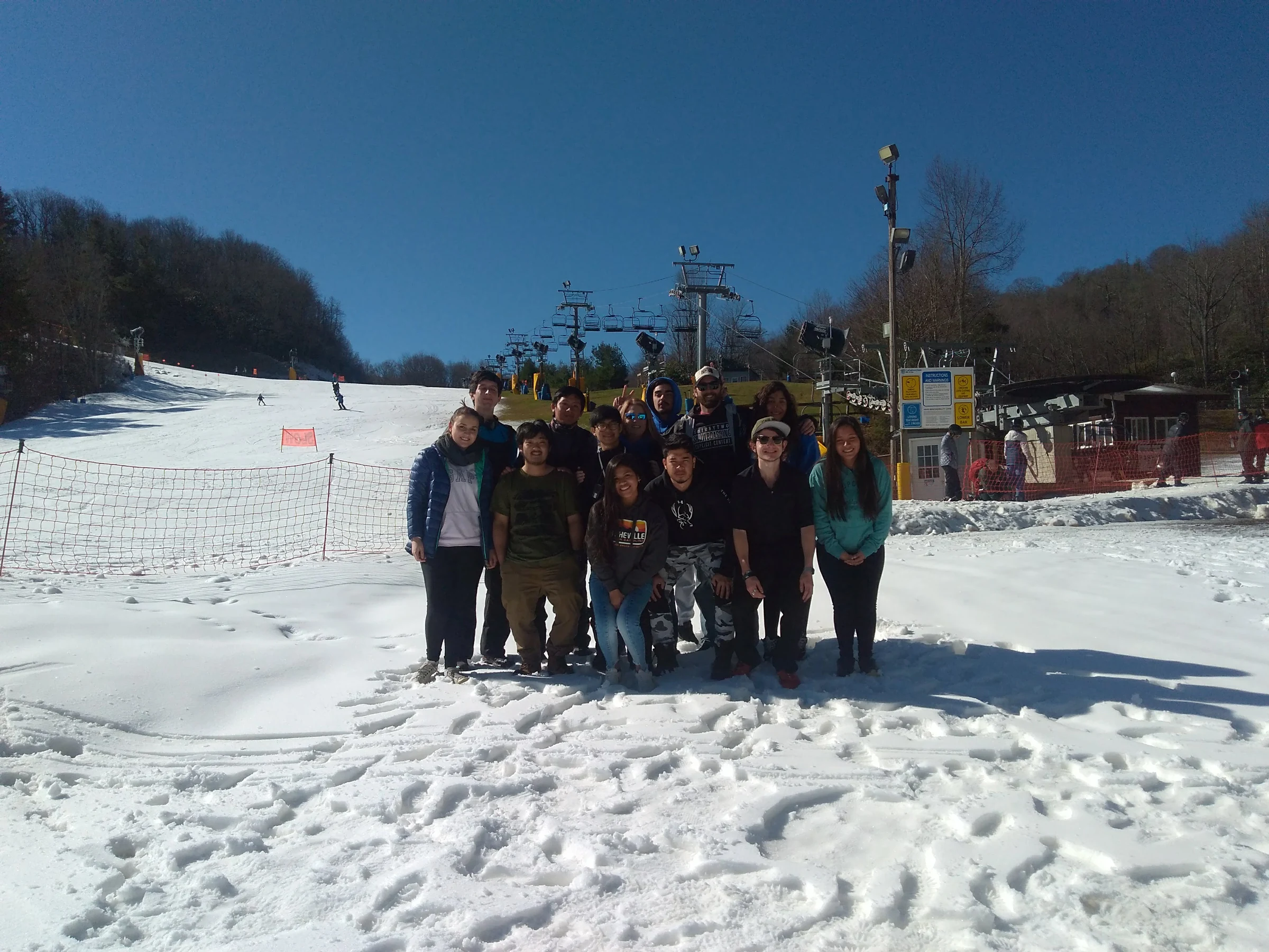 Participantes de intercambio en la nieve